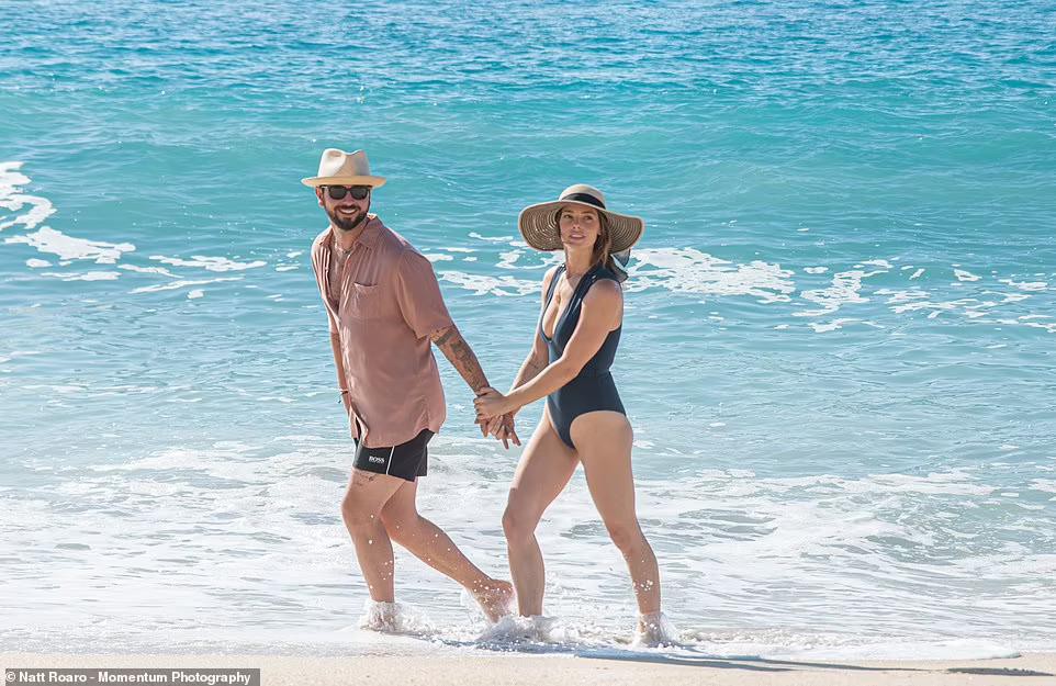 'Nàng Alice' Ashley Greene trong 'Chạng Vạng' tình tứ bên chồng trên bãi biển - Ảnh 1