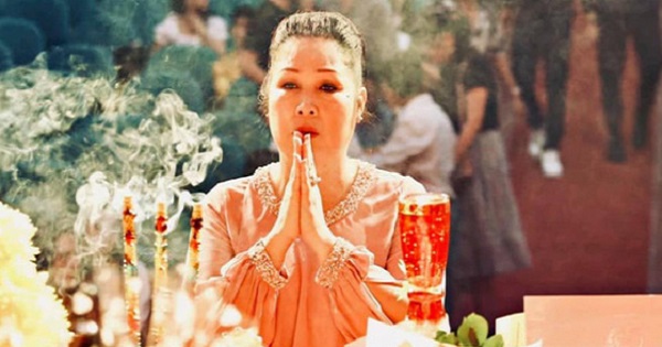 Hồng Vân bị netizen 'tấn công' ngay ngày Giổ tổ sân khấu, khui loạt ồn ào