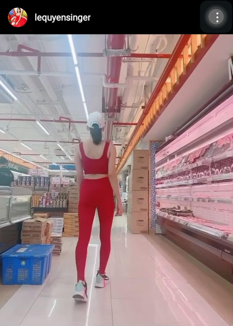 Lệ Quyên - Lâm Bảo Châu: Cặp đôi chân ái đi siêu thị là phụ, chụp ảnh khoe dáng là chính - Ảnh 1