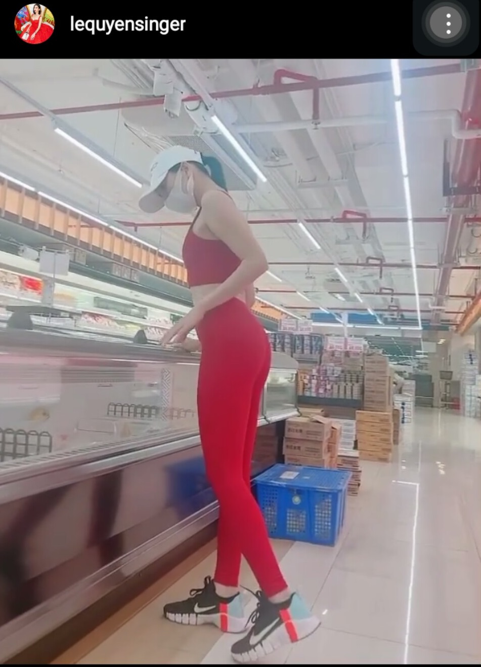 Lệ Quyên - Lâm Bảo Châu: Cặp đôi chân ái đi siêu thị là phụ, chụp ảnh khoe dáng là chính - Ảnh 2