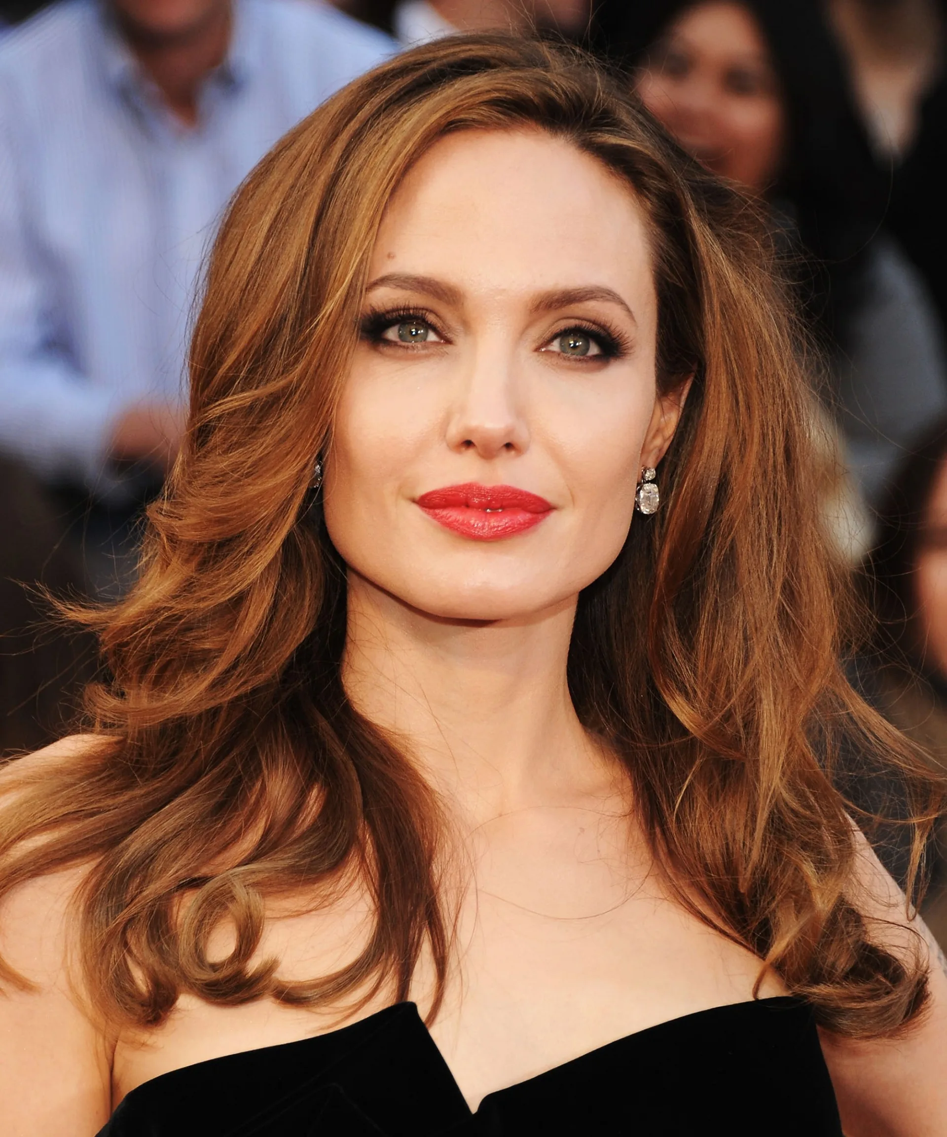 Ngẩn ngơ với nhan sắc đẹp không tỳ vết của Angelina Jolie thời trẻ - Ảnh 14