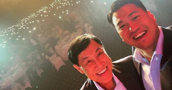 Chỉ một hành động nhỏ, tỷ phú Johnathan Hạnh Nguyễn khiến con trai Phillip Nguyễn nể phục