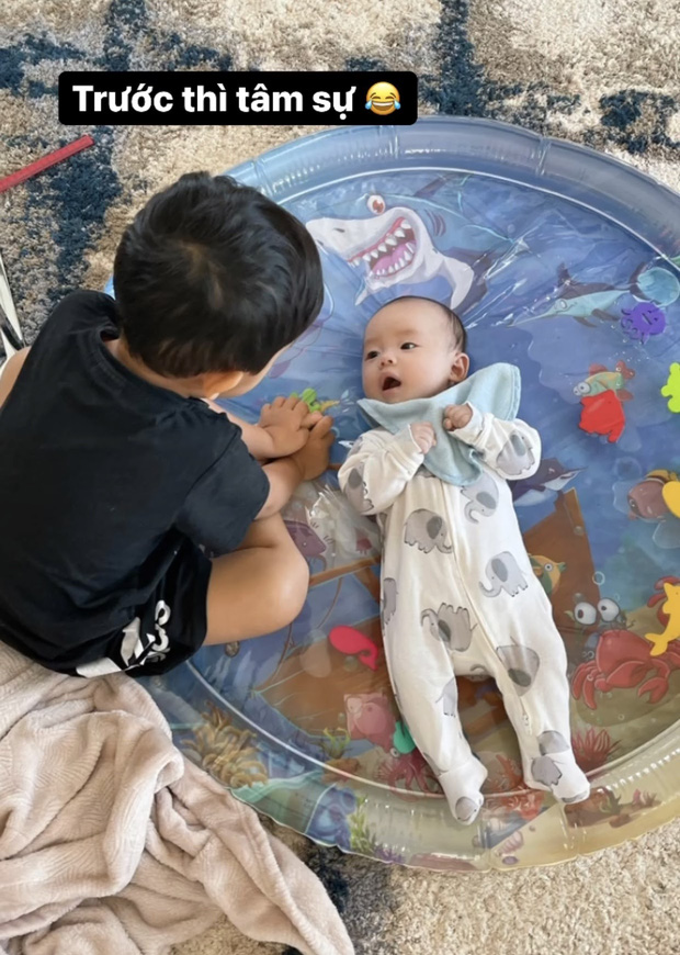 Mới 2 tháng tuổi, cậu út nhà Hoa hậu Phạm Hương đã có nụ cười lãng tử - Ảnh 2