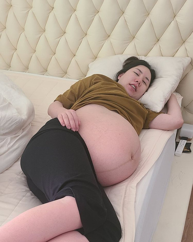Nữ danh hài Hwang Shin Young mang thai ba, tăng 44kg, phải ngồi xe lăn  - Ảnh 6