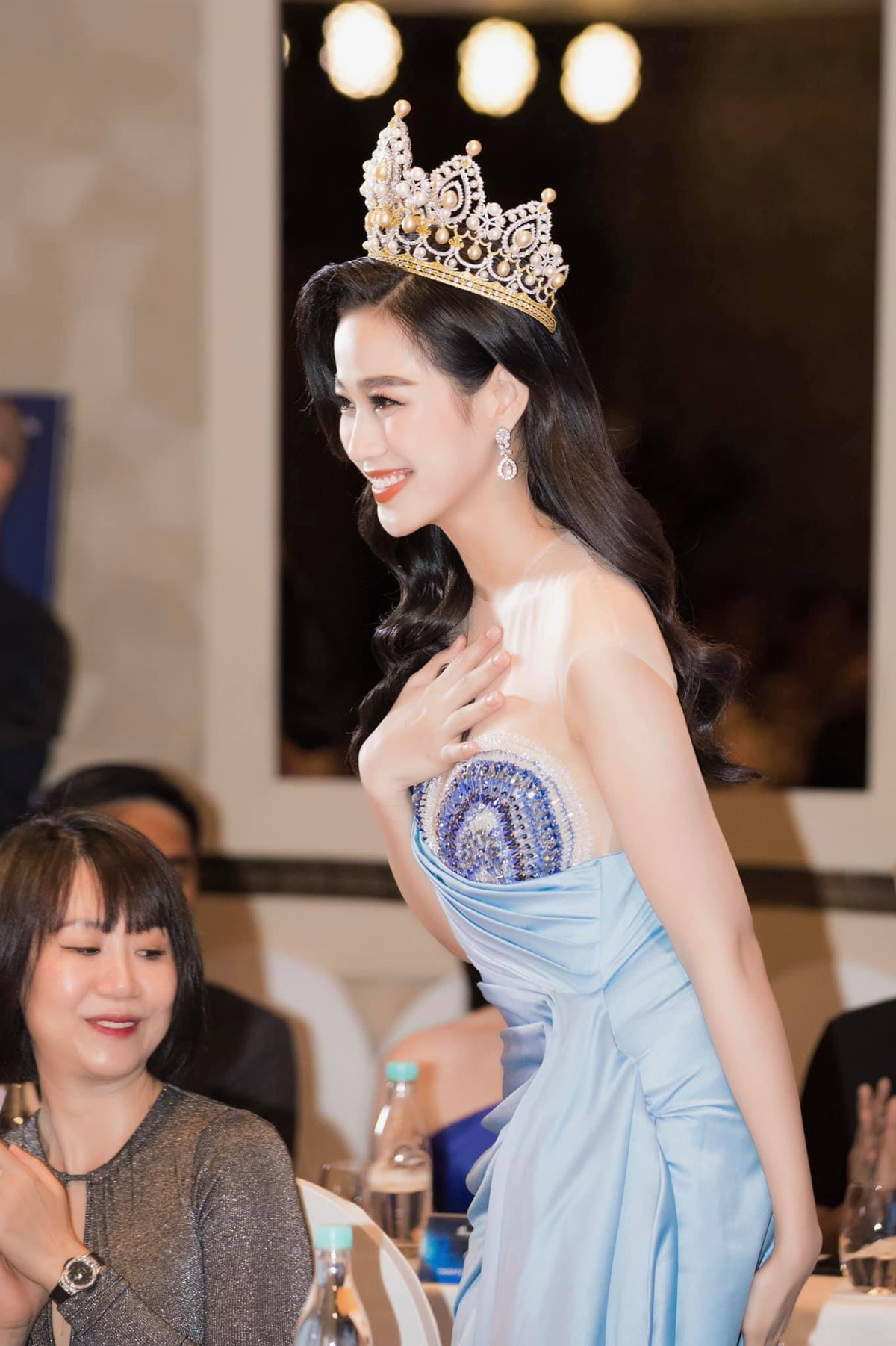 Hoa hậu Đỗ Thị Hà thú nhận không có thu nhập 4 tháng qua, ai có tiền tiêu là rất hạnh phúc - Ảnh 2