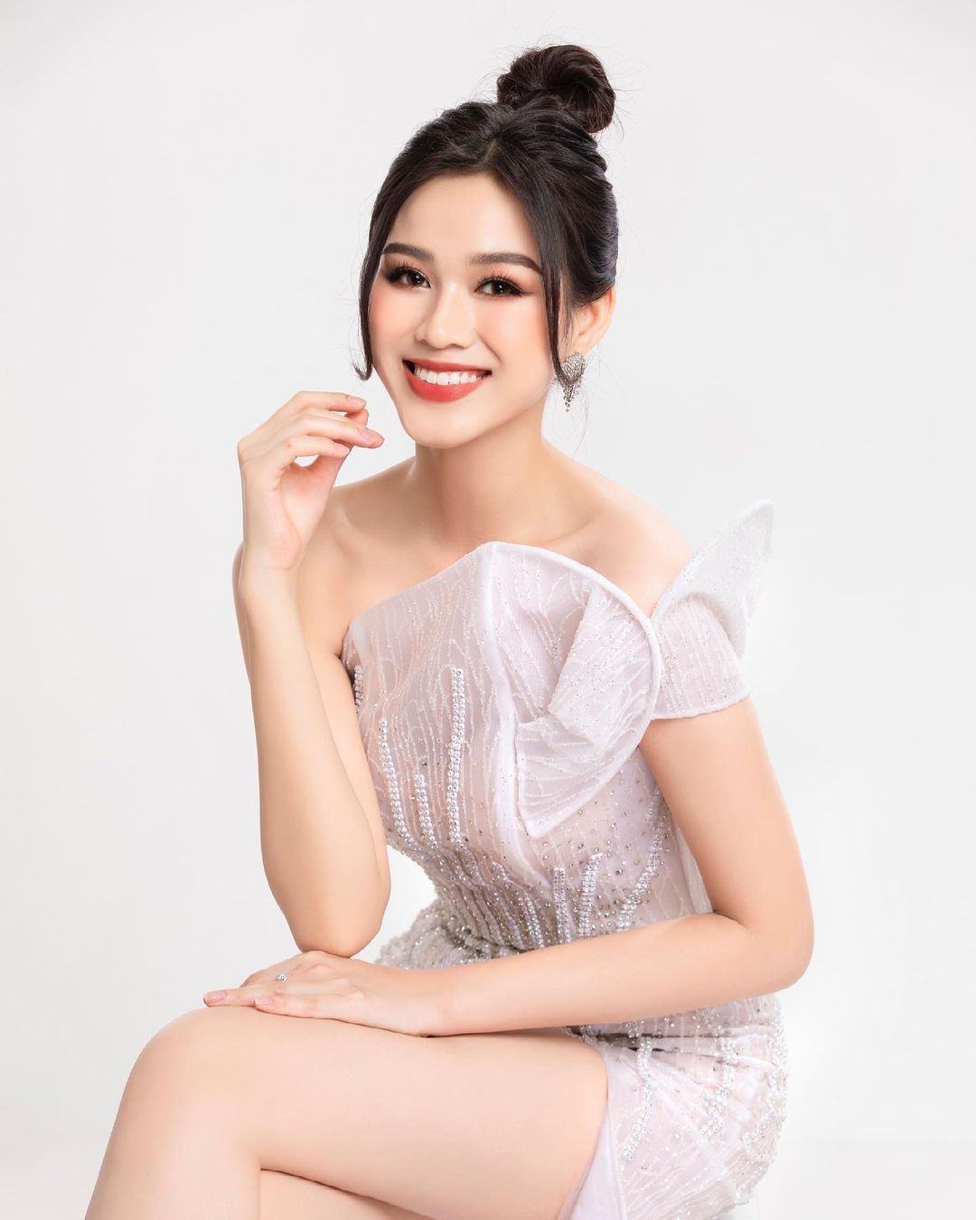 Hoa hậu Đỗ Thị Hà thú nhận không có thu nhập 4 tháng qua, ai có tiền tiêu là rất hạnh phúc - Ảnh 7