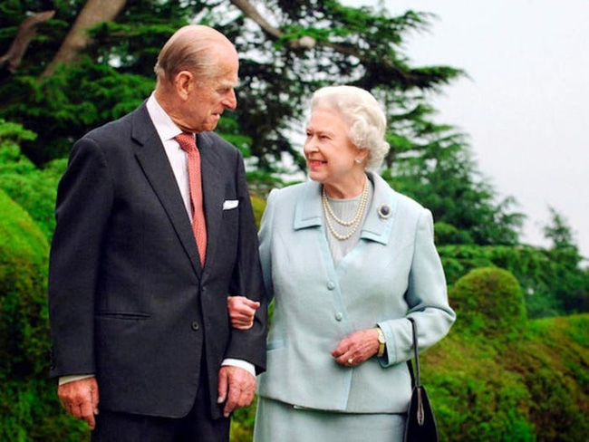Khen ngợi vợ chồng nữ hoàng Anh, Harry bị dư luận chỉ trích 'đạo đức giả' - Ảnh 2