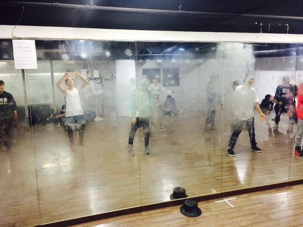 Trước khi trở thành 'ông hoàng Kpop', BTS từng tập tại căn phòng ẩm ướt, ngập nước - Ảnh 3