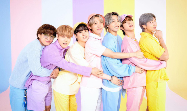 Mặc quần áo của công ty anh trai,  BTS Jungkook bị cáo buộc quảng cáo chui - Ảnh 8