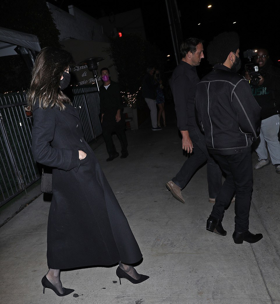 Angelina Jolie lại đi ăn tối với The Weeknd, sau đó cùng về nhà riêng - Ảnh 5