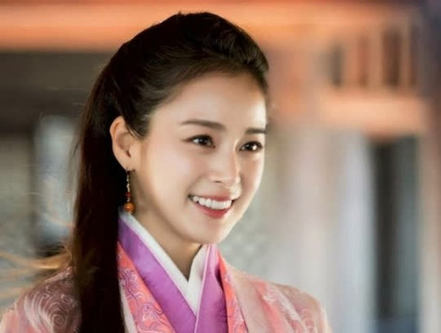Nhan sắc mỹ nhân Hàn trong tạo hình phim cổ trang Trung Quốc: Jang Na Ra xinh xắn, Kim Tae Hee đẹp mê hoặc - Ảnh 4