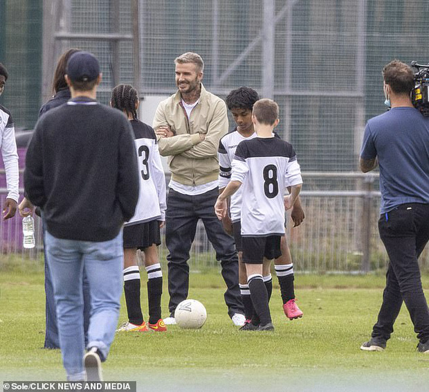 David Beckham bị chụp ảnh chất lượng thấp nhưng nhan sắc 'chất lượng cao' - Ảnh 1