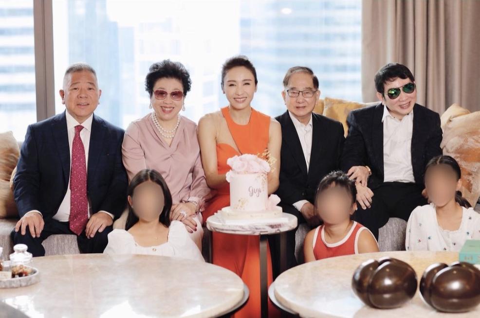 Lê Tư đón sinh nhật, nhan sắc tuổi 50 vẫn xứng danh 'đệ nhất mỹ nhân TVB' - Ảnh 1