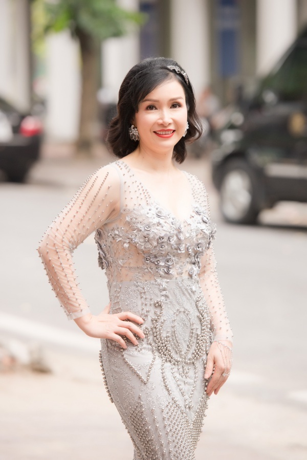 Khoảnh khắc đăng quang đáng nhớ của dàn Hoa hậu Việt: Thùy Dung rơi vương miện, Ngọc Hân nói hớ - Ảnh 2