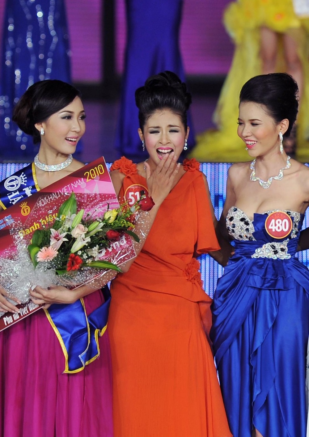 Khoảnh khắc đăng quang đáng nhớ của dàn Hoa hậu Việt: Thùy Dung rơi vương miện, Ngọc Hân nói hớ - Ảnh 4
