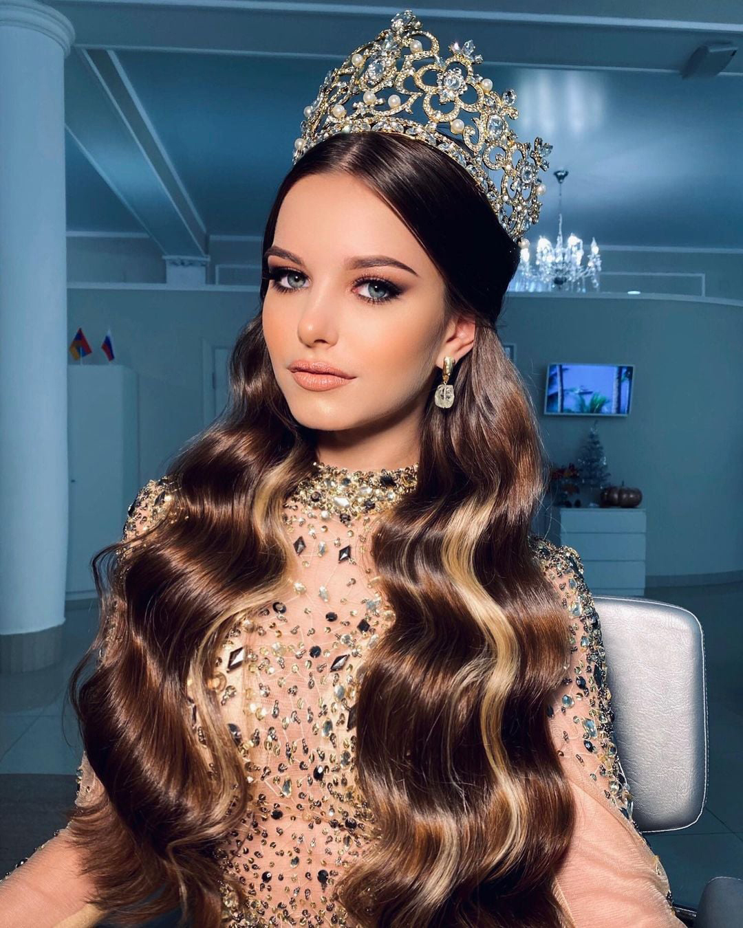 Vẻ đẹp tựa thiên thần của nữ sinh 19 tuổi đăng quang Hoa hậu Trái đất Nga - Ảnh 2