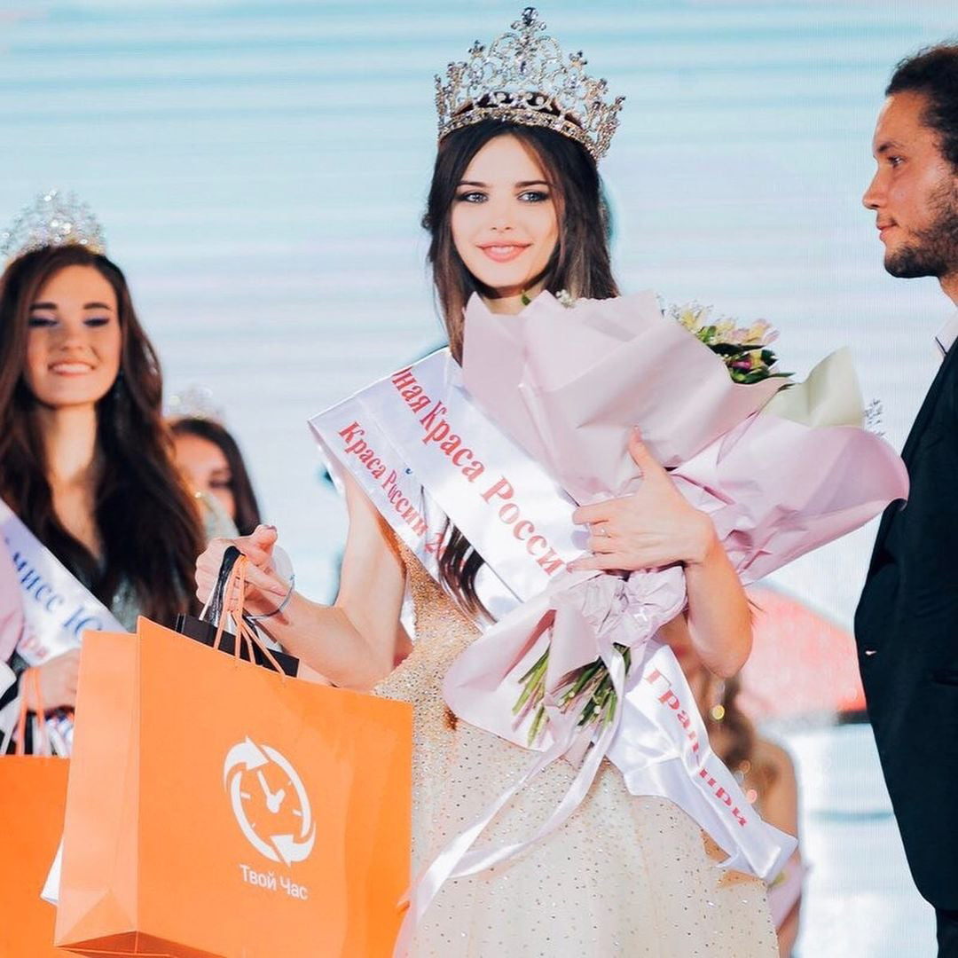 Vẻ đẹp tựa thiên thần của nữ sinh 19 tuổi đăng quang Hoa hậu Trái đất Nga - Ảnh 1