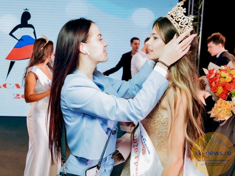 Vẻ đẹp tựa thiên thần của nữ sinh 19 tuổi đăng quang Hoa hậu Trái đất Nga - Ảnh 11
