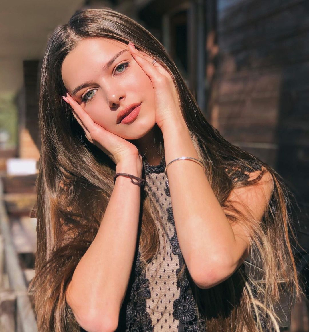 Vẻ đẹp tựa thiên thần của nữ sinh 19 tuổi đăng quang Hoa hậu Trái đất Nga - Ảnh 7