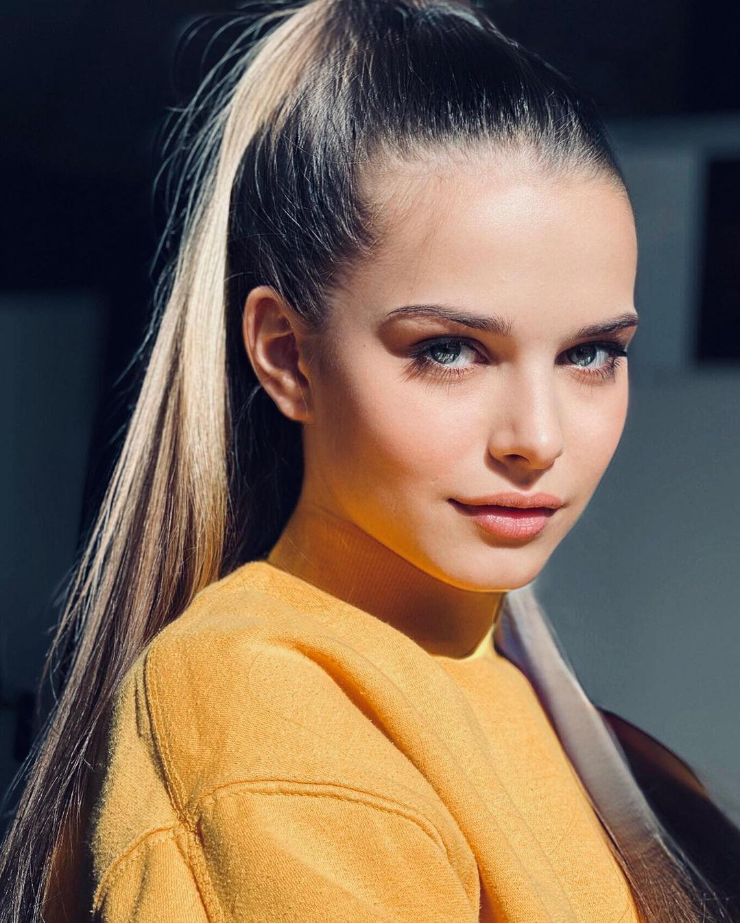 Vẻ đẹp tựa thiên thần của nữ sinh 19 tuổi đăng quang Hoa hậu Trái đất Nga - Ảnh 4