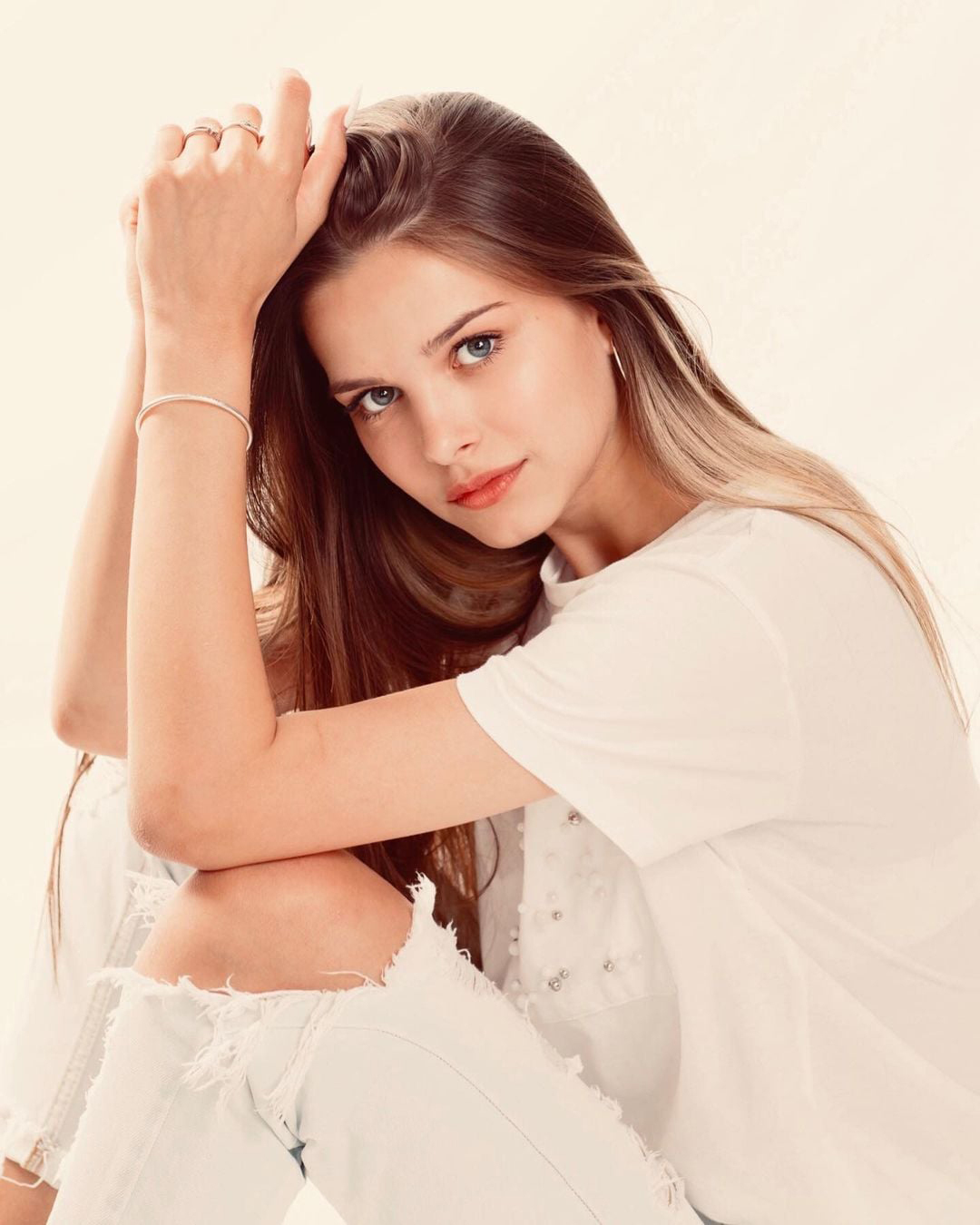 Vẻ đẹp tựa thiên thần của nữ sinh 19 tuổi đăng quang Hoa hậu Trái đất Nga - Ảnh 6