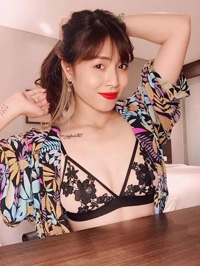 MC Hoàng Linh tung ảnh bán nude, khoe khéo vòng eo mơ ước ở tuổi 36 - Ảnh 2