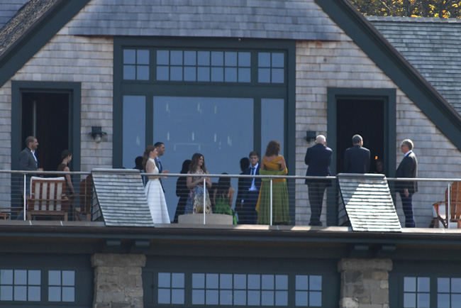 Chạm mặt bà Melinda tại hôn lễ con gái, Bill Gates nhìn vợ cũ đầy lưu luyến - Ảnh 2