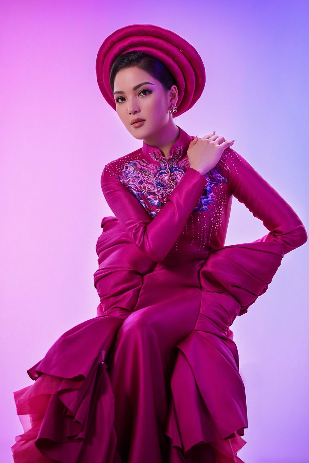 Chiến binh Miss Earth Nguyễn Vân Anh khoe sắc trong tà áo dài Việt - Ảnh 1