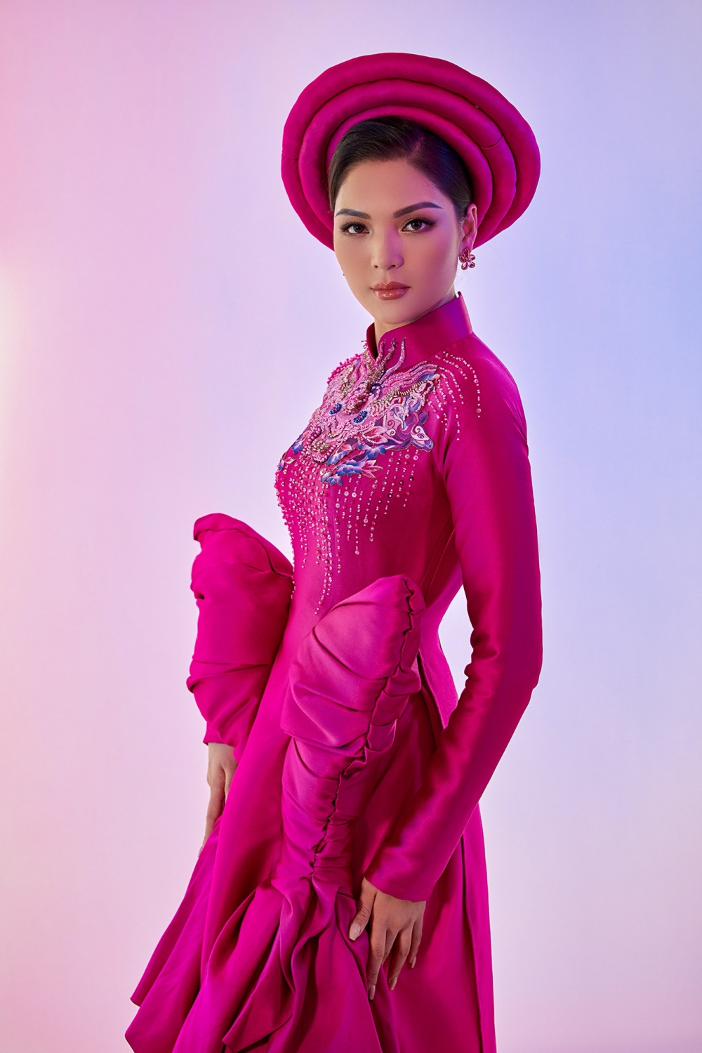 Chiến binh Miss Earth Nguyễn Vân Anh khoe sắc trong tà áo dài Việt - Ảnh 3
