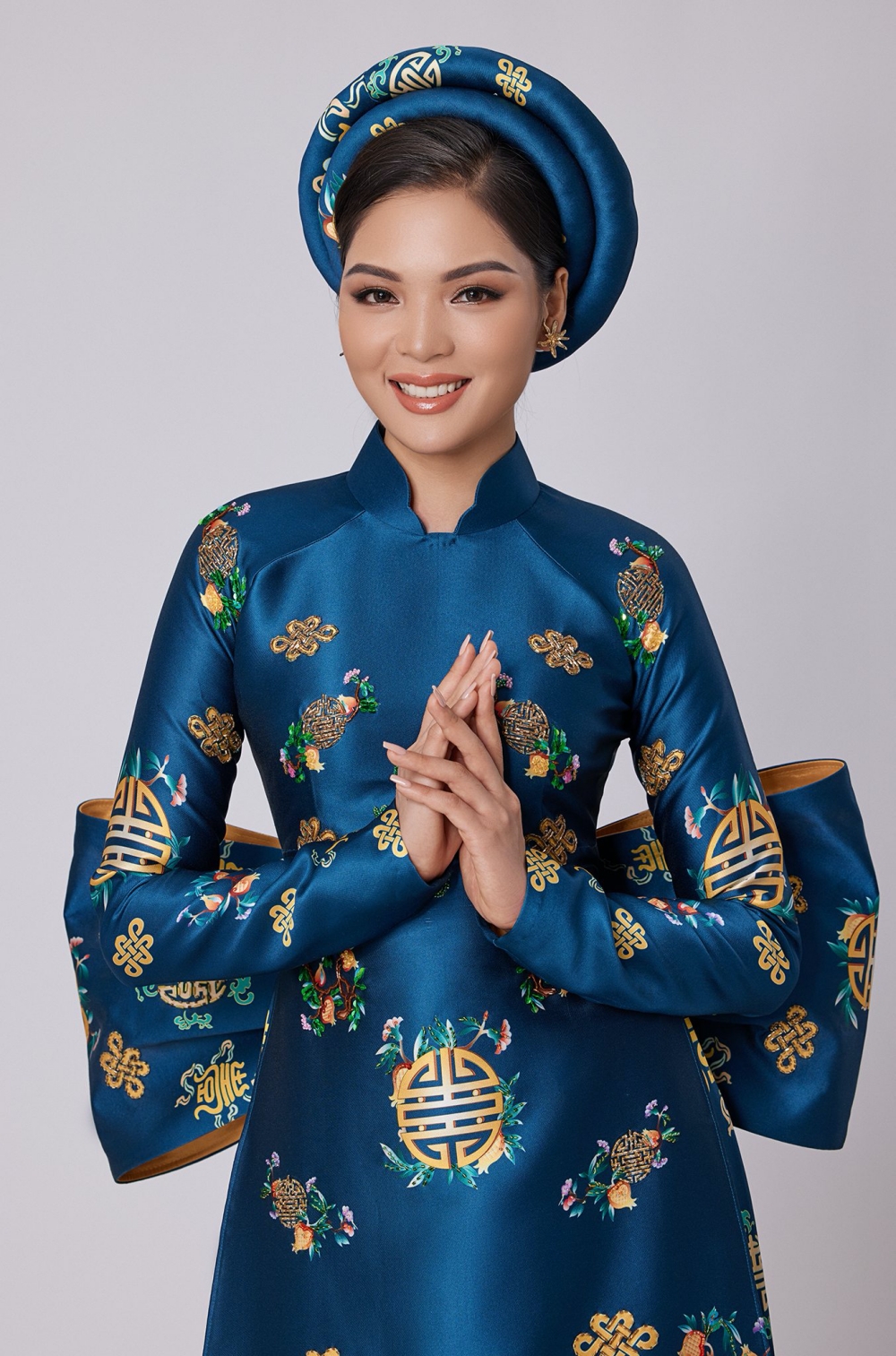 Chiến binh Miss Earth Nguyễn Vân Anh khoe sắc trong tà áo dài Việt - Ảnh 4