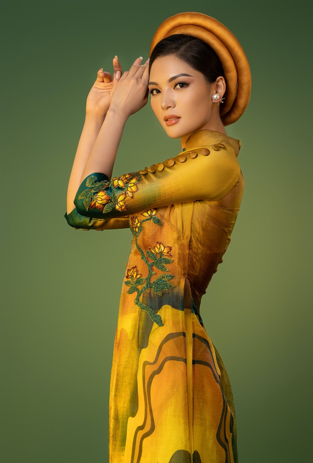 Chiến binh Miss Earth Nguyễn Vân Anh khoe sắc trong tà áo dài Việt - Ảnh 5