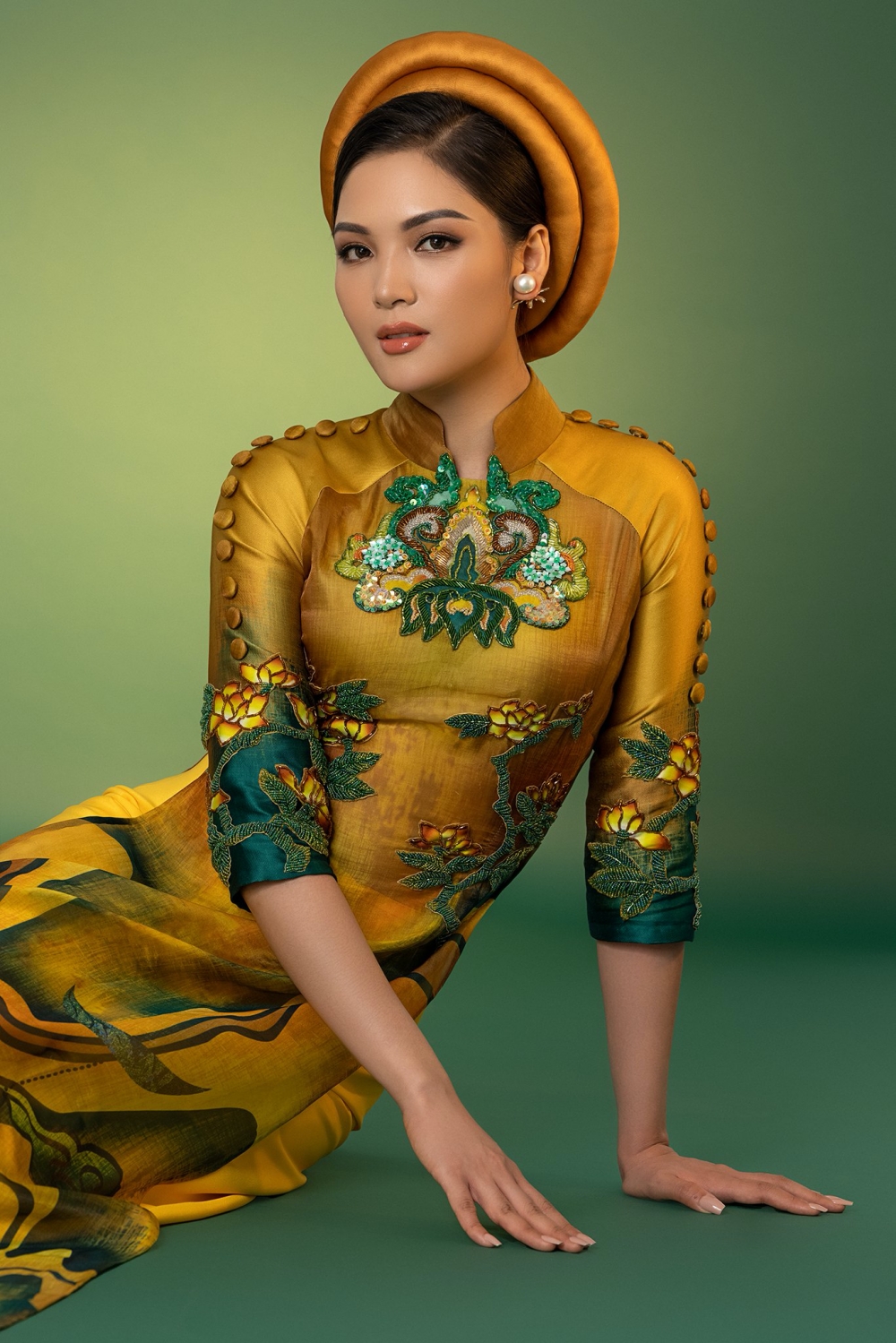 Chiến binh Miss Earth Nguyễn Vân Anh khoe sắc trong tà áo dài Việt - Ảnh 2