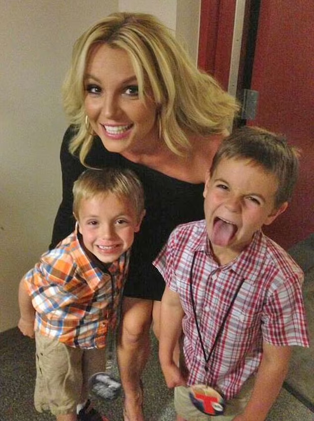 Đăng ảnh thơ ấu của con, Britney vui buồn lẫn lộn vì các con lớn quá nhanh - Ảnh 1
