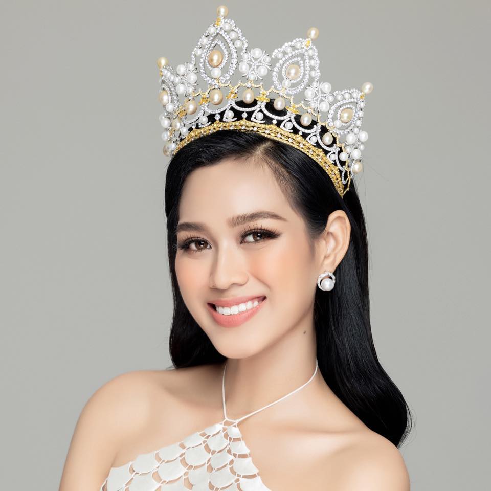 Hoa hậu Đỗ Thị Hà tung ảnh vào phòng thu, sẽ hát trong phần thi tài năng tại Miss World? - Ảnh 1