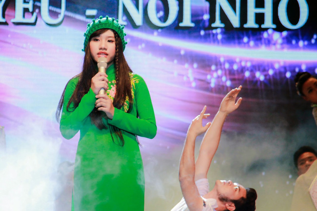 'Tiểu ni cô' Huyền Trân hát nhạc Trịnh tại The Voice Kids 2014 là ai? - Ảnh 6