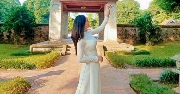 "Bà Xuân" Quách Thu Phương đẹp nền nã trong tà áo dài, vóc dáng như gái đôi mươi