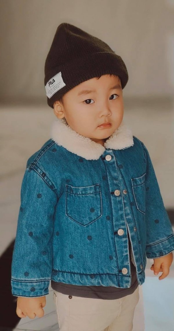 Con trai Hòa Minzy như sao nhí Hàn Quốc trong bộ ảnh 'cậu bé ấm áp' - Ảnh 3