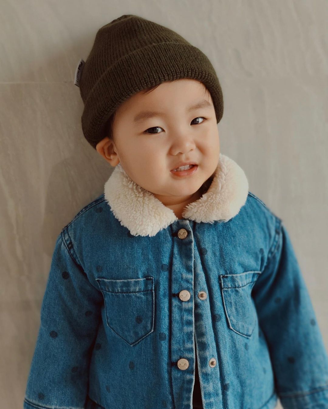 Con trai Hòa Minzy như sao nhí Hàn Quốc trong bộ ảnh 'cậu bé ấm áp' - Ảnh 6