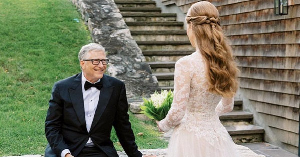 Con gái Bill Gates đăng ảnh mừng sinh nhật bố, động thái vợ cũ mới đáng chú ý