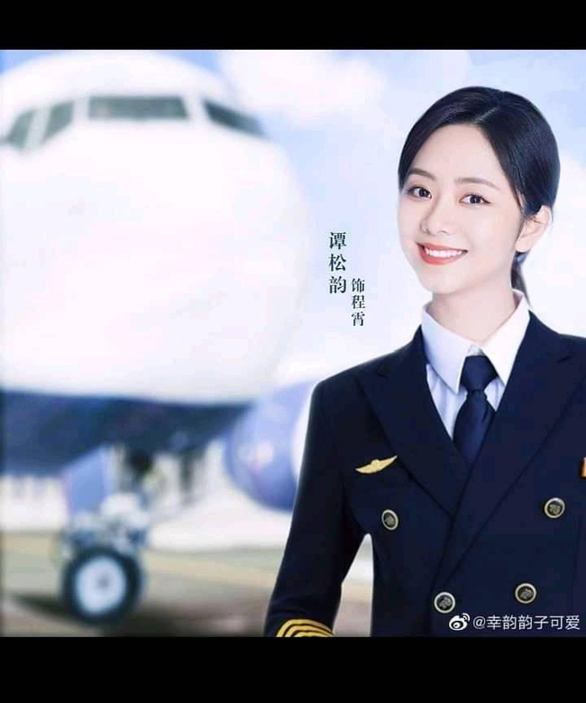 Đàm Tùng Vận hóa nữ phi công, nhan sắc làm cả weibo ca tụng - Ảnh 2