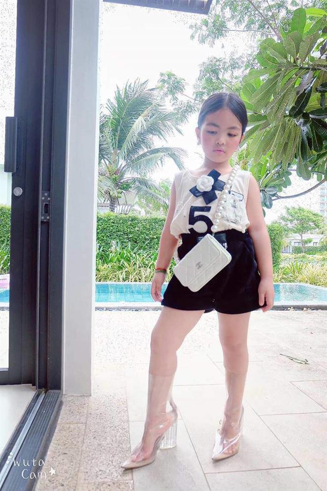 Ngoại hình đáng yêu, phong cách chuẩn mẫu nhí của cô con gái 5 tuổi nhà đại gia Minh Nhựa - Ảnh 5