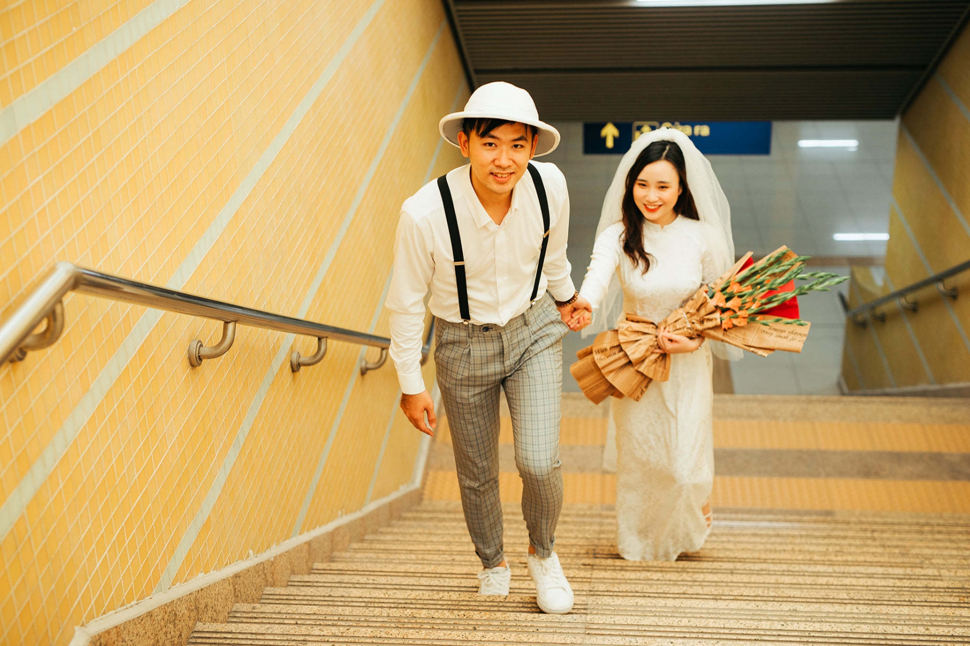  Đôi bạn trẻ chụp ảnh cưới tuyệt đẹp tại đường sắt Cát Linh - Hà Đông  - Ảnh 4