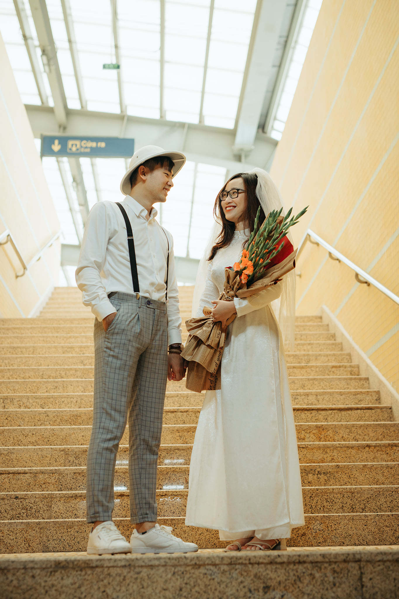  Đôi bạn trẻ chụp ảnh cưới tuyệt đẹp tại đường sắt Cát Linh - Hà Đông  - Ảnh 1