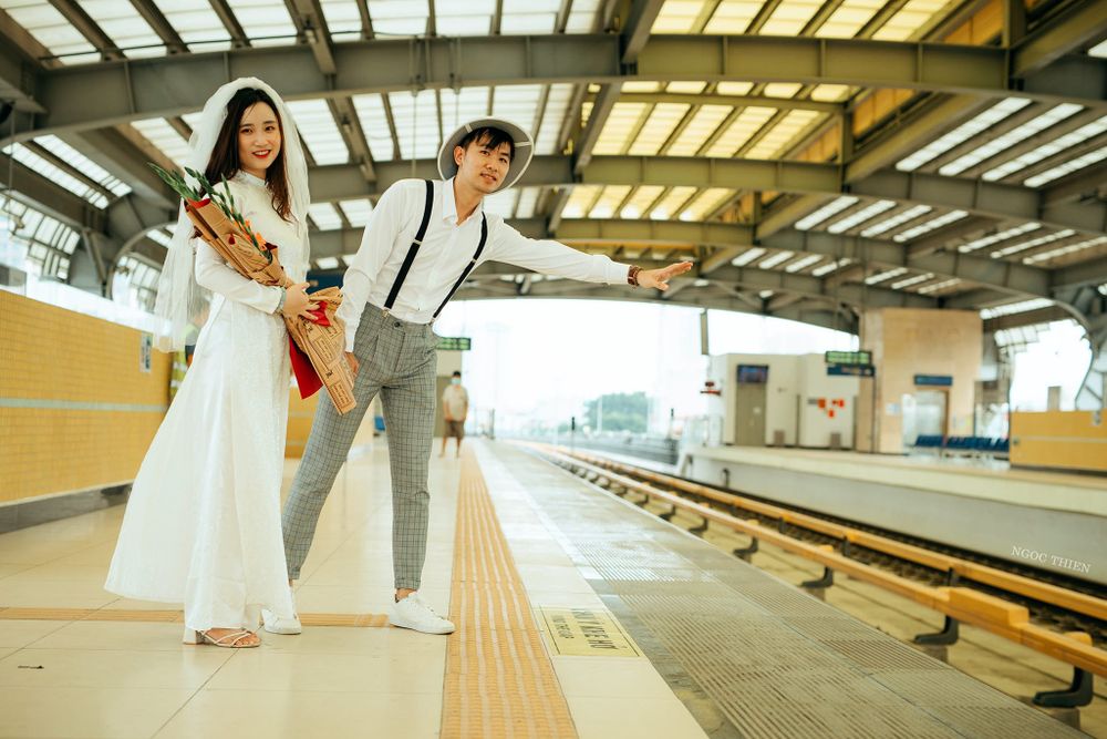  Đôi bạn trẻ chụp ảnh cưới tuyệt đẹp tại đường sắt Cát Linh - Hà Đông  - Ảnh 12