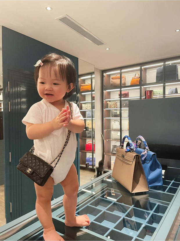Con gái Cường Đô La mới 1 tuổi đã được nhãn hàng quốc tế tặng túi hiệu - Ảnh 2