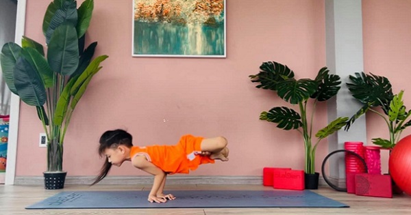 Con trai Ốc Thanh Vân mới 6 tuổi đã tập yoga như một master chính hiệu