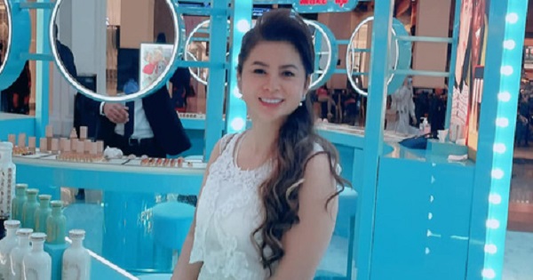 Bà Lê Hoàng Diệp Thảo nhuộm tóc highlight, trẻ ra trông thấy