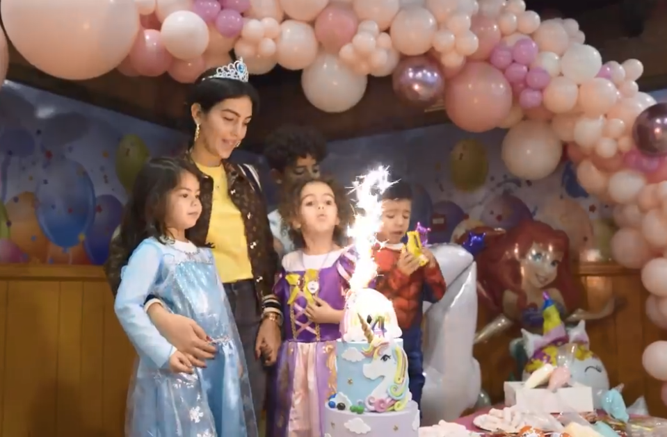 Ronaldo vắng mặt trong tiệc sinh nhật hoành tráng của con gái  - Ảnh 4