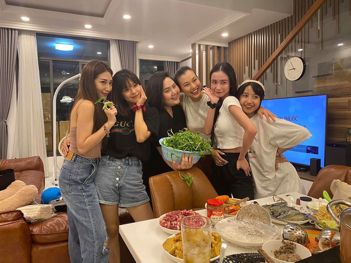 Dàn mỹ nhân 'Tháng năm rực rỡ' hội ngộ, chỉ mặc đồ đen mà nhan sắc vẫn nổi bần bật - Ảnh 5