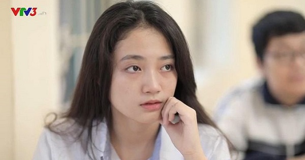 Xuất hiện vài giây trên VTV3, nữ sinh nổi rần rần vì nhan sắc xinh đẹp, học vấn cũng "không vừa"